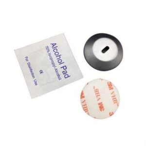 Alcohol pad for disinfection and hygiene in home and medical settings. Compact and easy to use, ideal for quick cleaning of skin or surfaces.