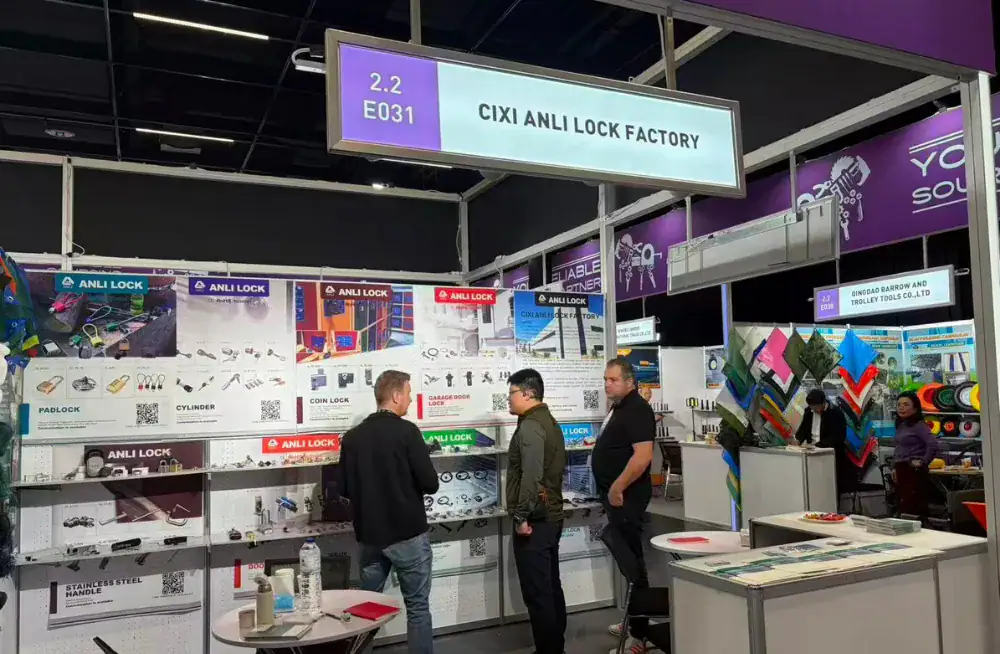 Exhibition booth of ANLI LOCK factory showcasing various lock products and security solutions at a trade show.