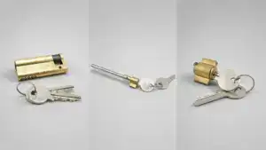 Close-up of ANLI LOCK with keys and cylinder, showcasing high-security locking mechanism and key design for enhanced security.